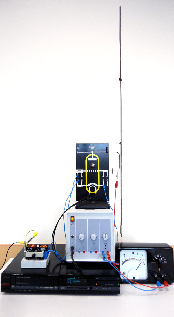 Röhrenradiosender mit CD-Spieler